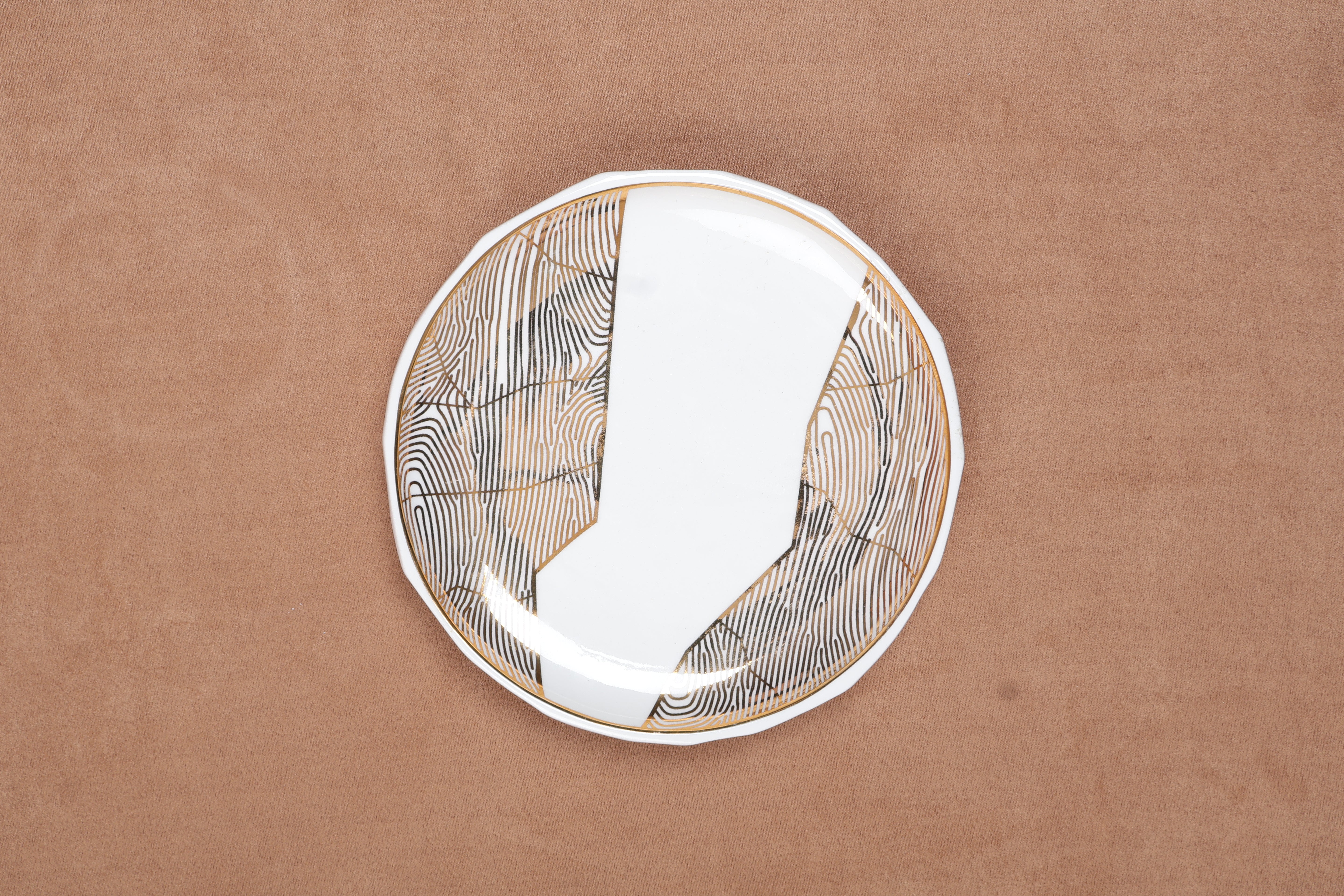Identity side plate