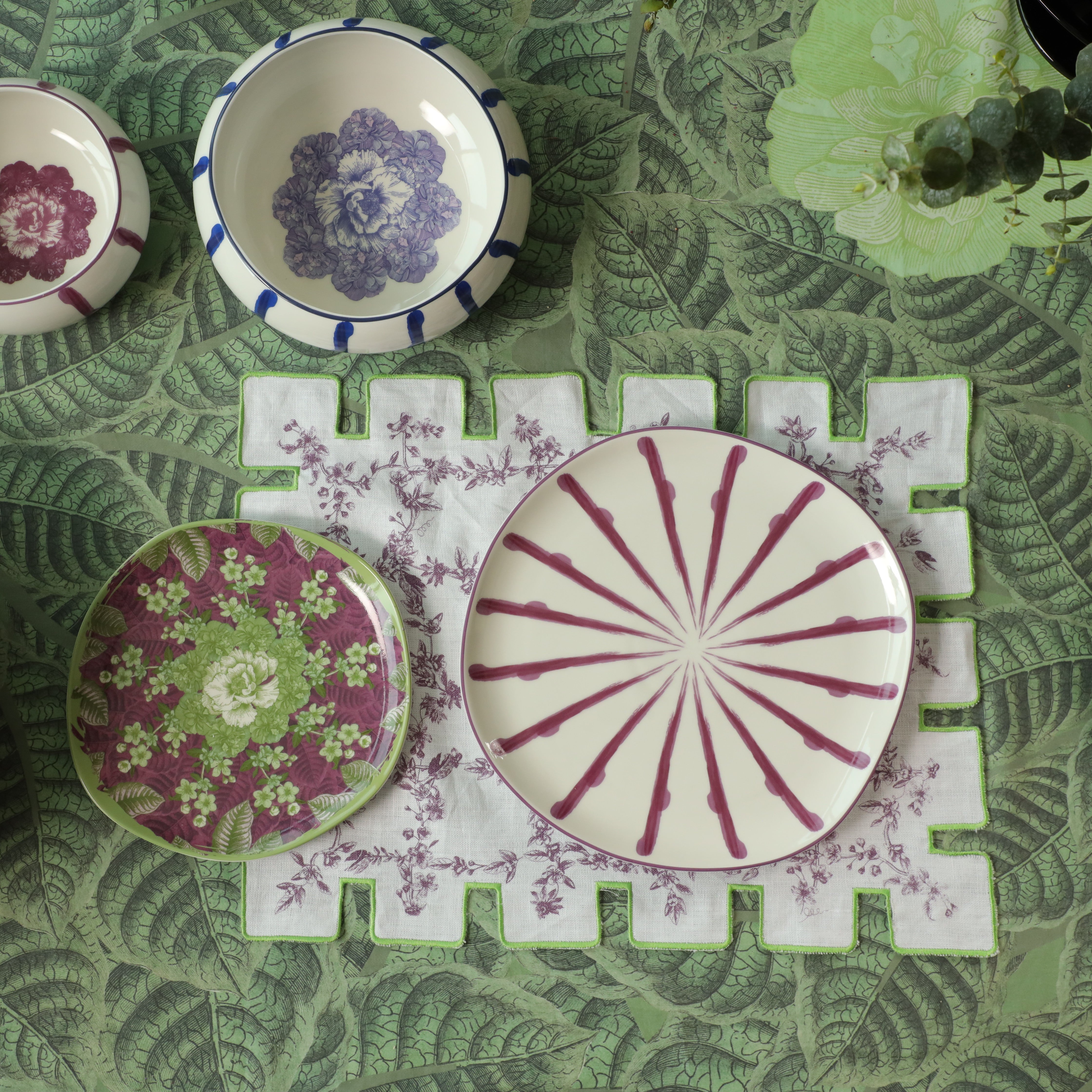 Jardin Dinner Plate- Purple