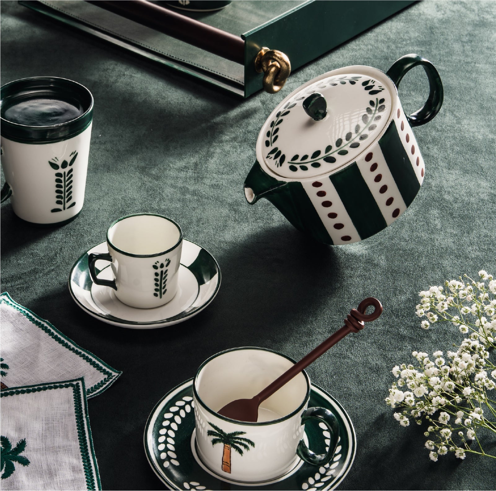 Tea cups & saucers