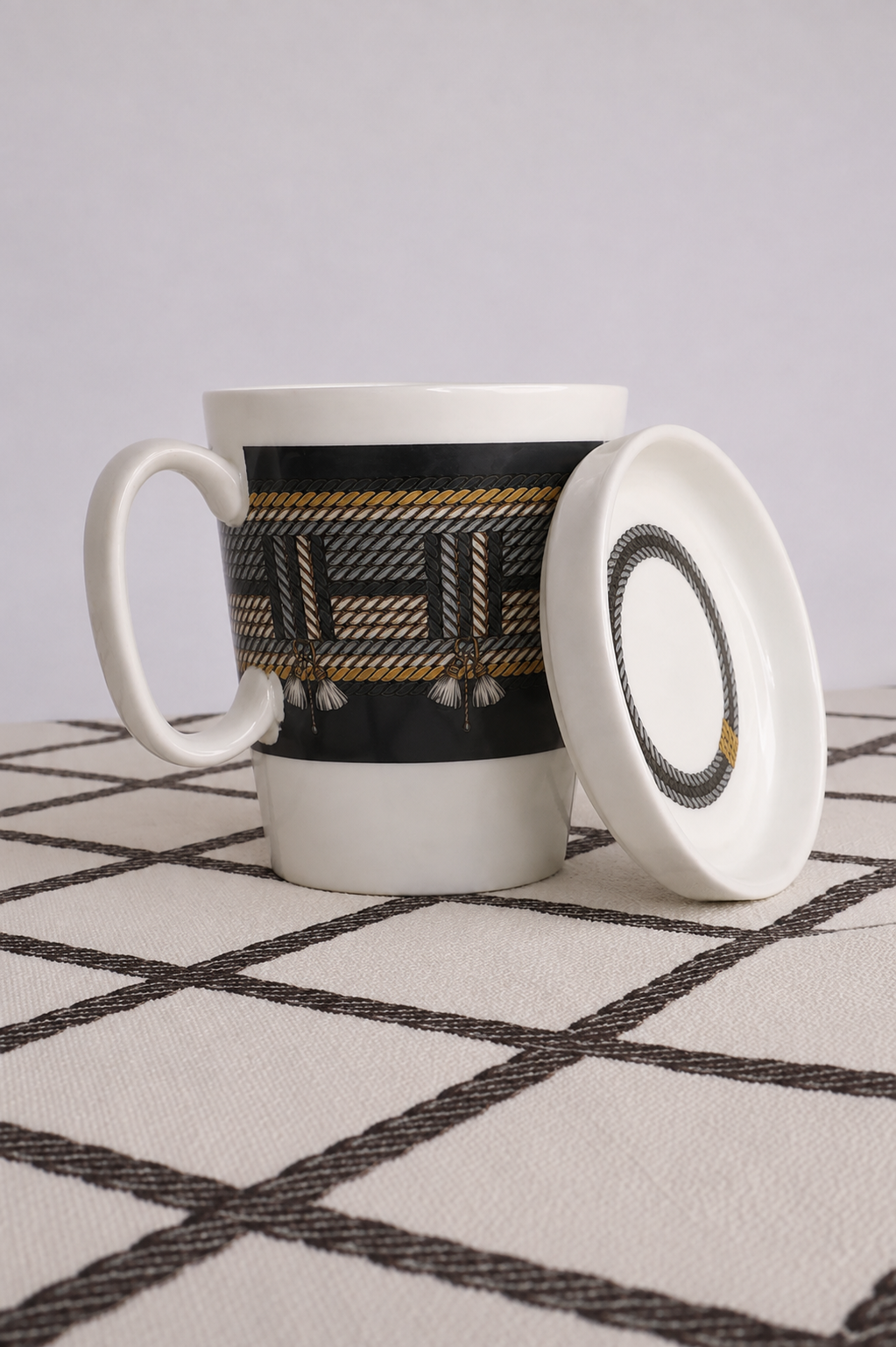 Cordage Coffee Mug with Lid- Wreath