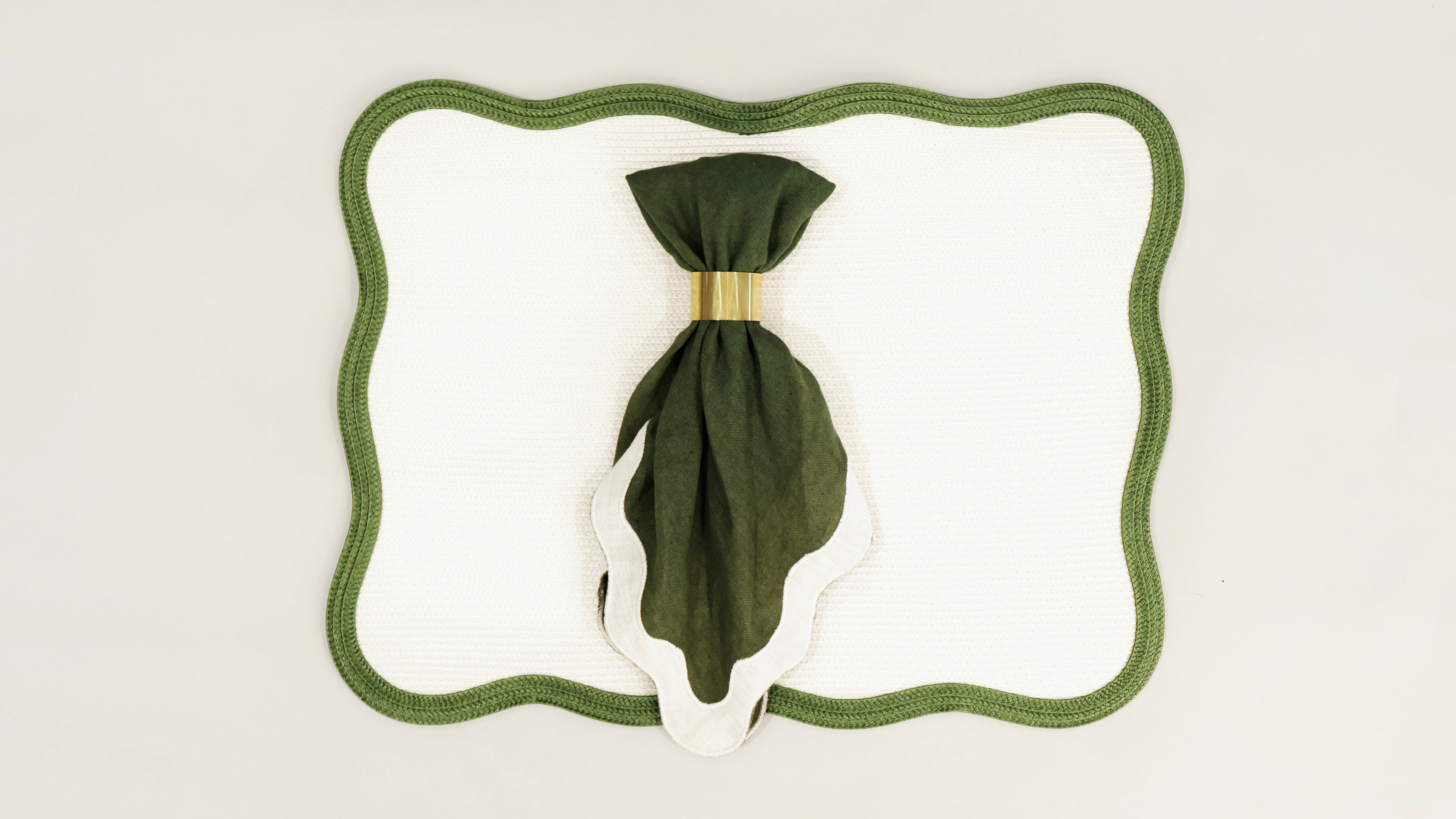 Scallop Water-Resistant Placemat- Green