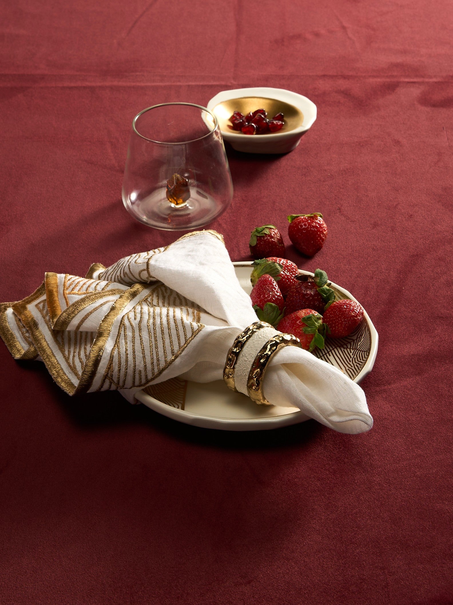 Identity Gold & White napkin rings (set of 4)