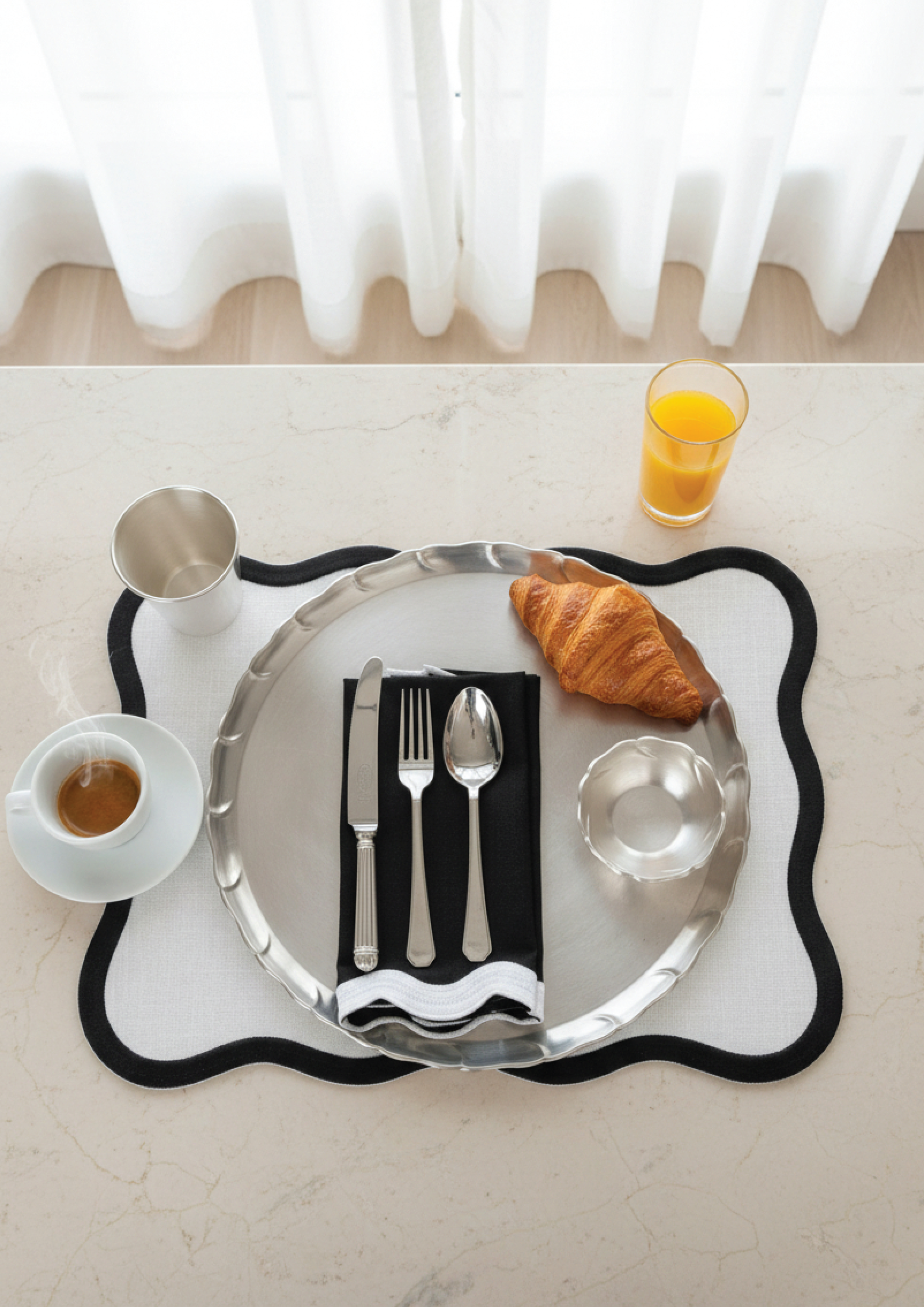 Scallop Black Placemat & Table Napkin
