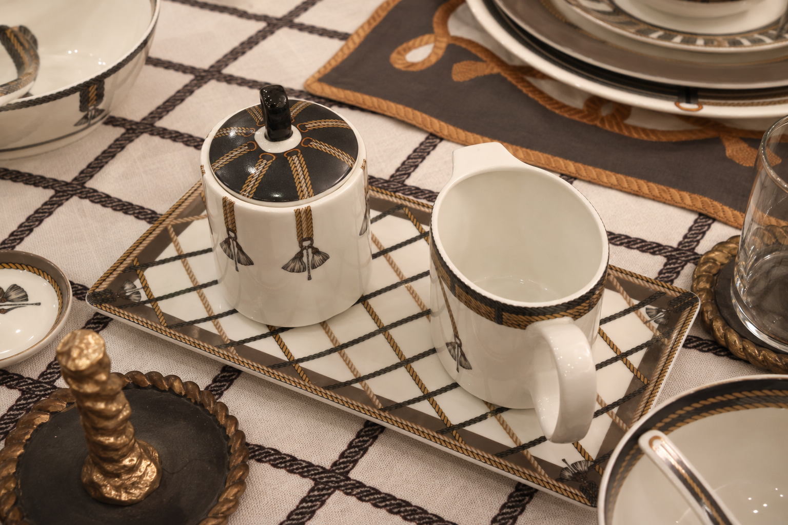 Cordage sugar pot
