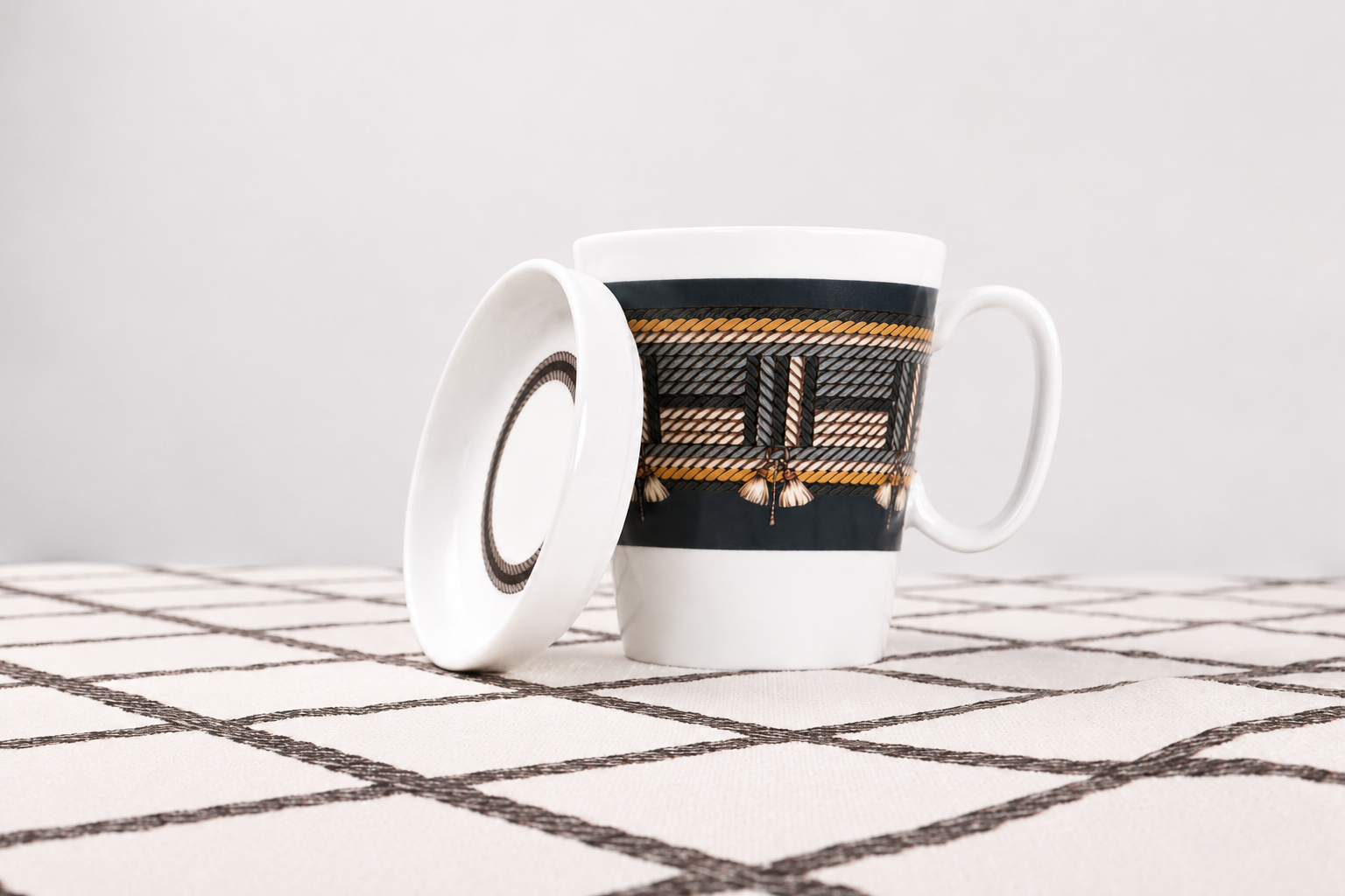 Cordage Coffee Mug with Lid- Wreath